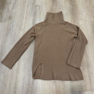 Small Vici Ribbed Brown Turtleneck Sweater